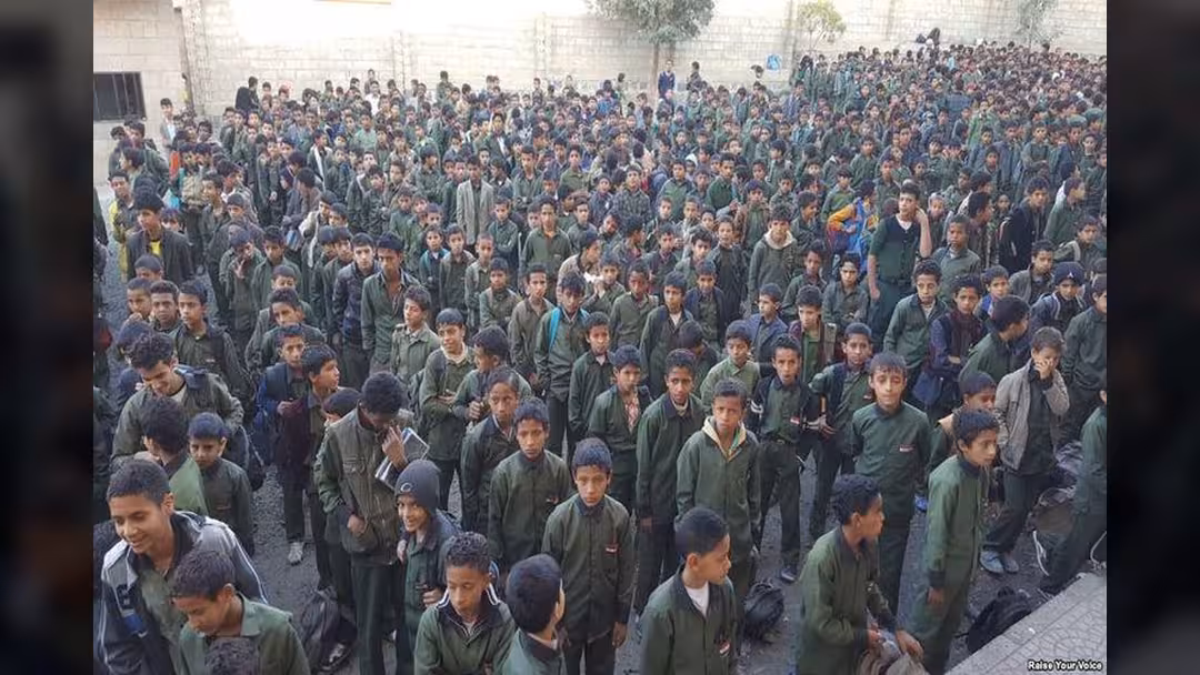 التربية بصنعاء تعلن تأخير طابور الصباح نصف ساعة بالمحافظات الواقعة تحت تأثير البرد