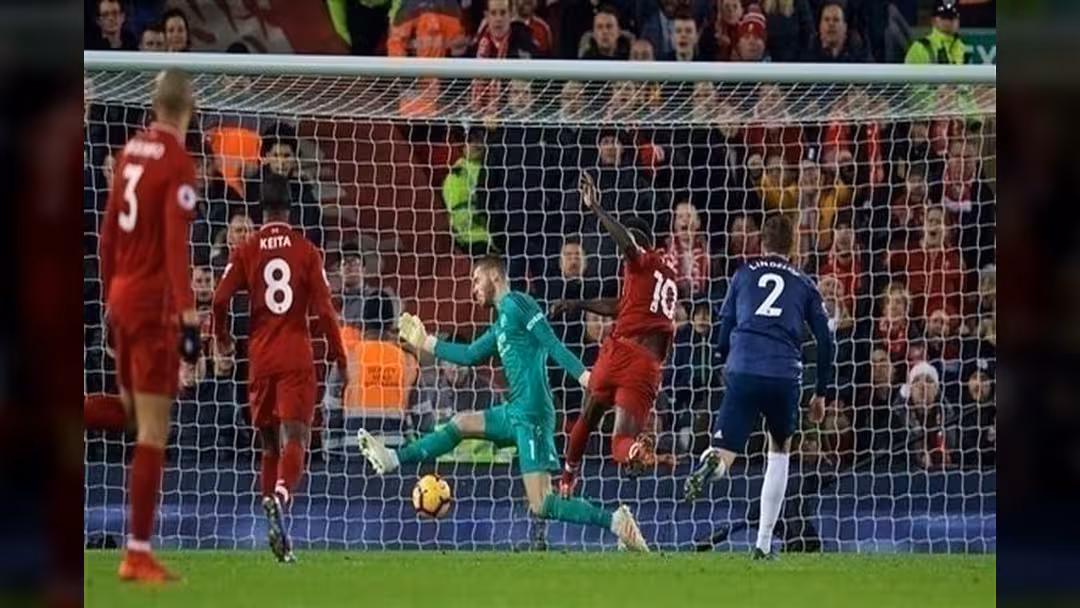 ليفربول يستعيد صدارة الدوري الإنجليزي بالفوز على مانشستر يونايتد بثلاثية.. فيديو
