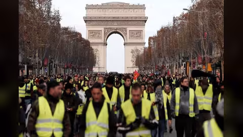 إلى أين سيؤول حراك السترات الصفراء في فرنسا؟