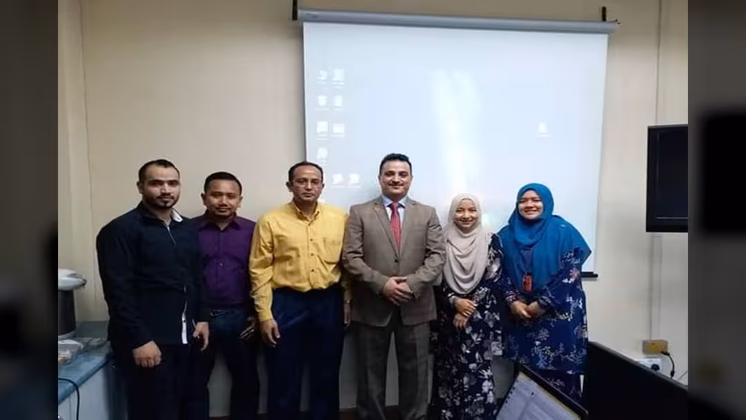 الدكتوراه بهندسة الاتصالات والشبكات للباحث اليمني المقدشي من جامعة ماليزية