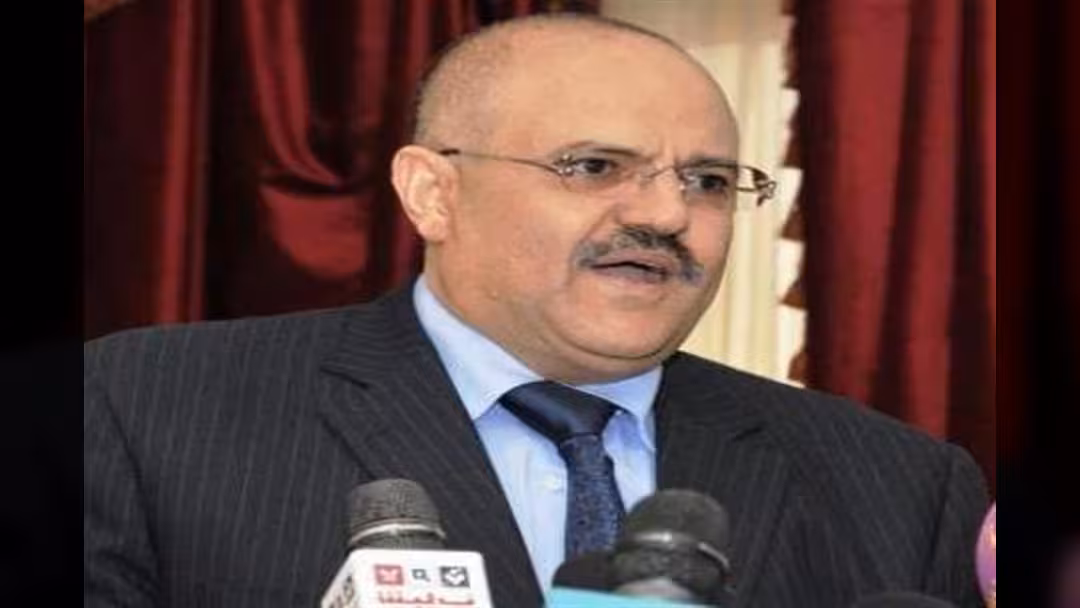 نبيل شمسان يناقش أولويات محافظة تعز مع أعضاء كتلتها البرلمانية