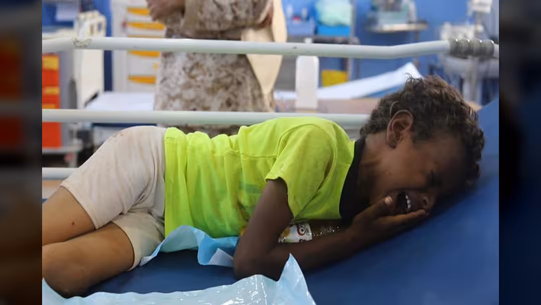 الأمم المتحدة: 8 قتلى و30 جريحاً بقصف مخيم للنازحين في حجة اليمنية