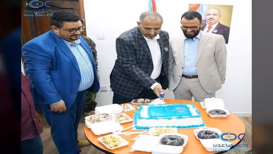 بالتفاصيل والصور.. الزبيدي وبن بريك يدشنان مؤسسة وإذاعة هنا عدن