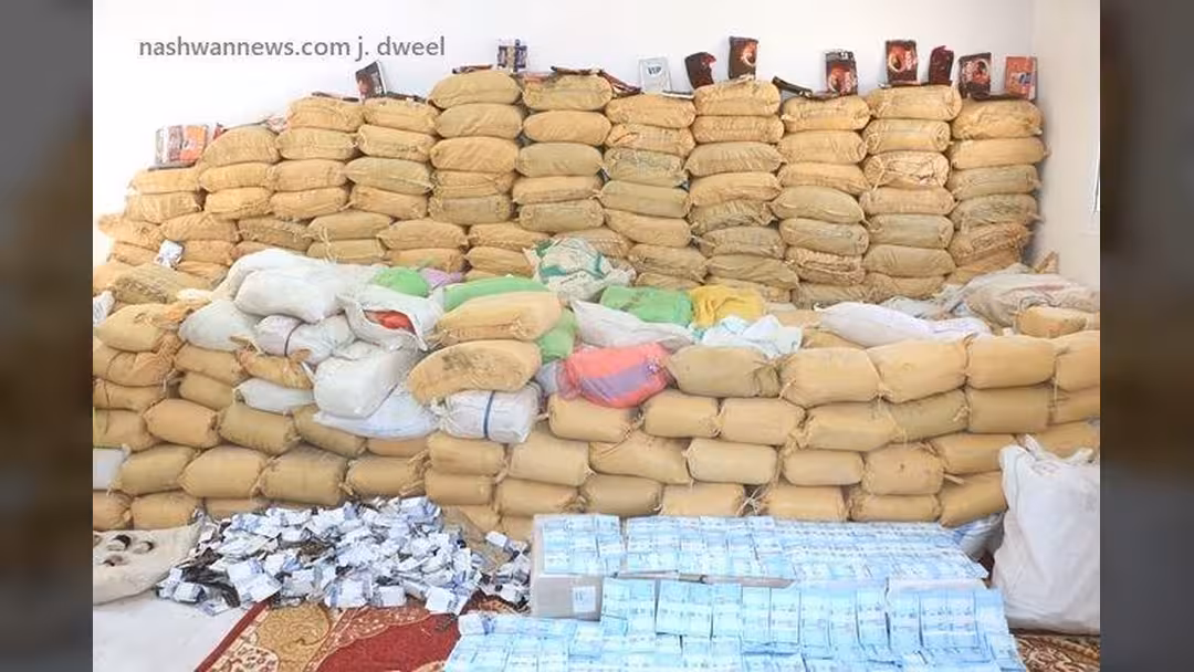 بالصور.. المنطقة الأولى في حضرموت تضبط 8 أطنان من الحشيش والمتفجرات