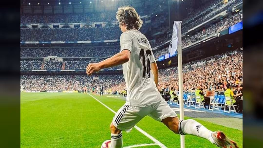 مودريتش يجدد عقده مع ريال مدريد حتى 2021