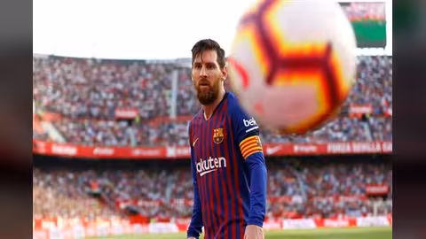 مدرب برشلونة يقر باعتماد الفريق على ميسي