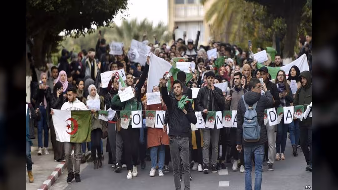 الجزائر: احتجاجات طلابية ضد ترشح بوتفليقة لولاية خامسة.. فيديو