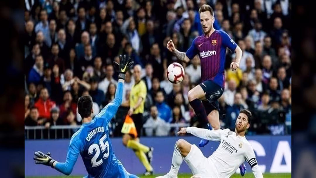 راكيتيتش يقود برشلونة لفوز صعب على ريال مدريد في الدوري الإسباني.. فيديو