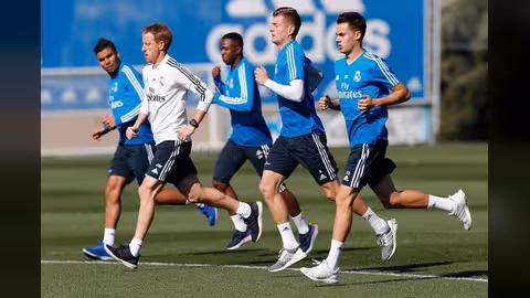 ريال مدريد يداوي جراح الكلاسيكو ويتمسك بالأمل الوحيد في أبطال أوروبا