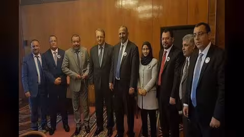 وفد من المجلس الانتقالي الجنوبي برئاسة الزبيدي يلتقي مسؤولين في روسيا