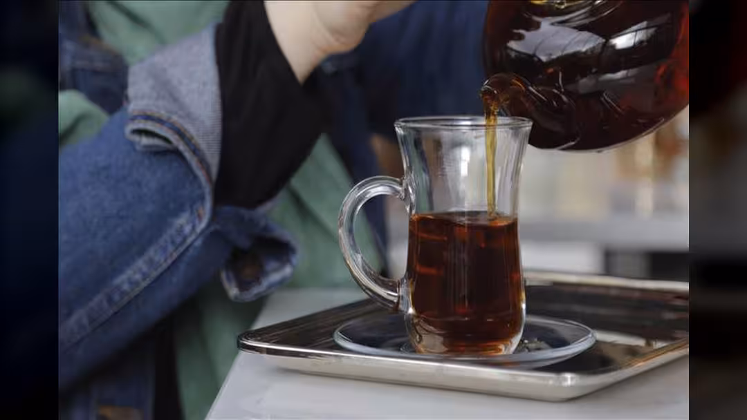 دراسة أمريكية: شرب الشاي الساخن يضاعف خطر الإصابة بسرطان المريء‎