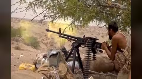 رويترز: قصف متبادل في الحديدة وهذه خطة لوليسغارد للانسحاب