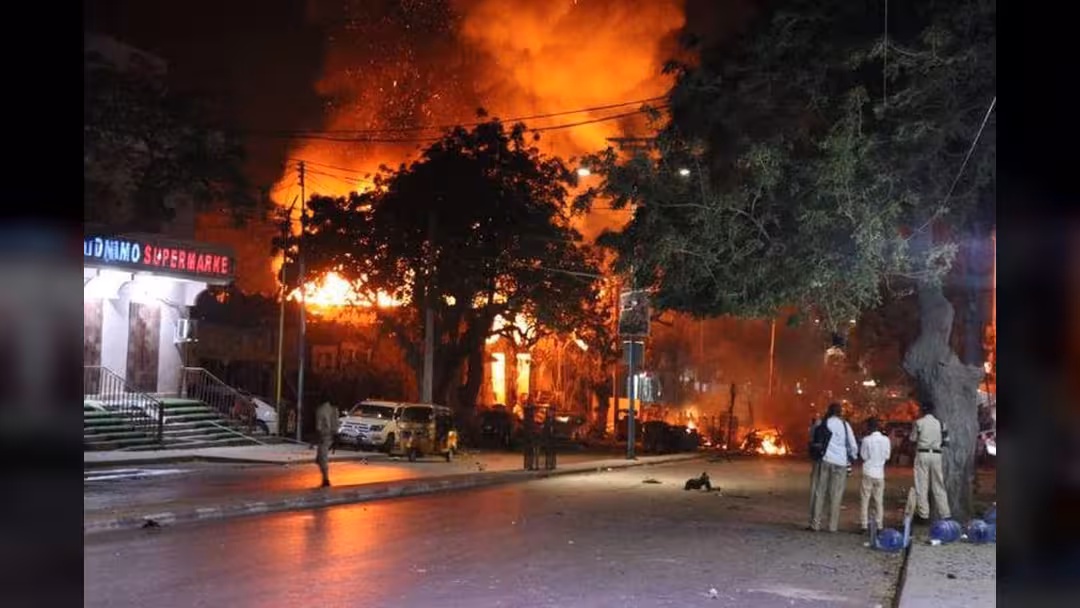 الصومال: مقتل 15 شخصاً وإصابة 22 بانفجار سيارة مفخخة في مقديشو