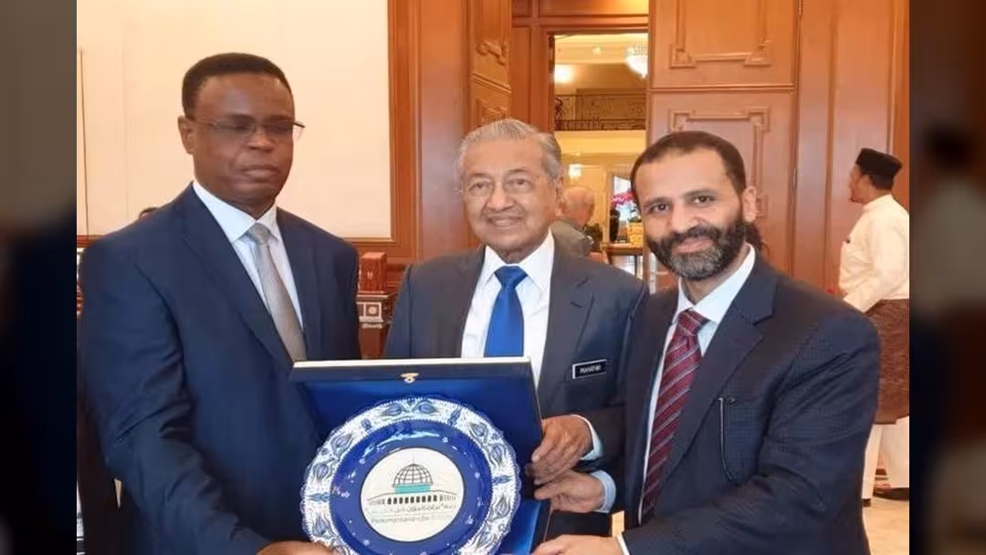 الشيخ حميد الأحمر يبحث مع مهاتير محمد مستجدات الساحة الفلسطينية