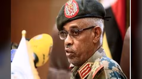 وزير الدفاع السوداني يعلن اقتلاع النظام والتحفظ على البشير.. فيديو