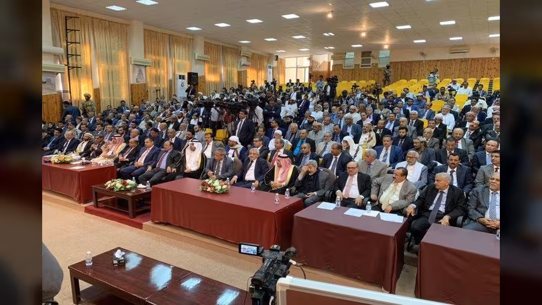 وثيقة.. برلمانيون يطالبون الشرعية بالانسحاب من اتفاق ستوكهولم ودعم الجبهات