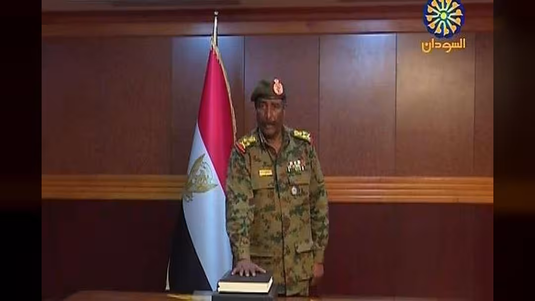 تعرف على رئيس المجلس العسكري الانتقالي الجديد في السودان