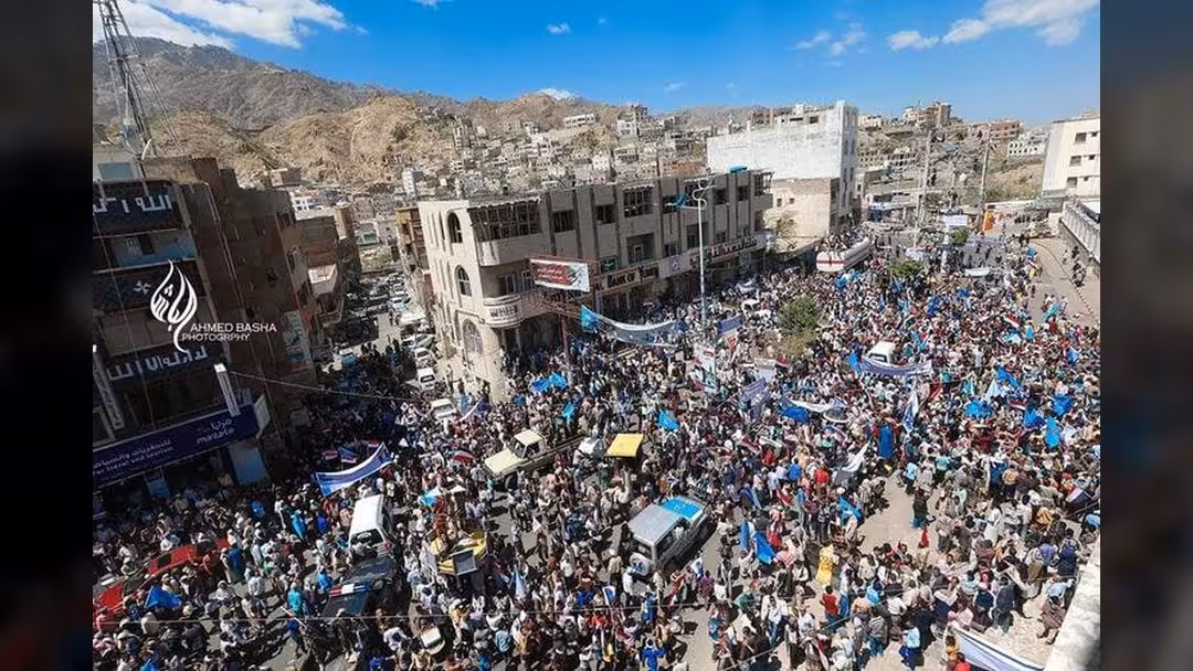 مؤتمر تعز ينظم تظاهرة للمطالبة بتفعيل مؤسسات الدولة