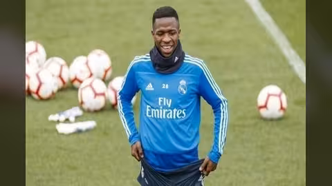 زيدان يستبعد فينيسيوس من قائمة ريال مدريد للقاء خيتافي