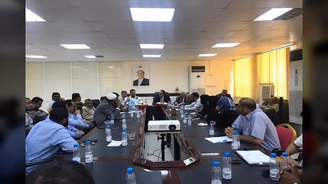 معياد يوضح لمدراء البنوك والغرف آلة اعتمادات المناطق غير الخاضعة للحكومة