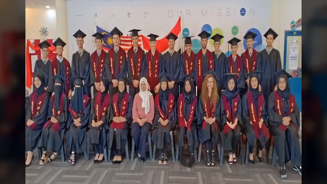 مدرسة النخبة العربية في ماليزيا تحتفل بتخرج طلابها