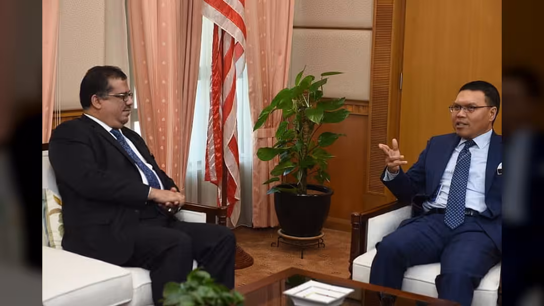 باحميد يبحث مع أمين عام الخارجية الماليزية تطورات اليمن