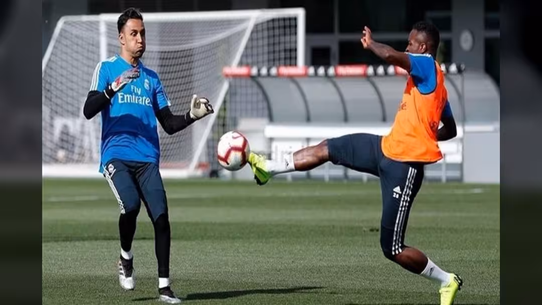 ريال مدريد يستغني عن حارسه نافاس نهاية الموسم