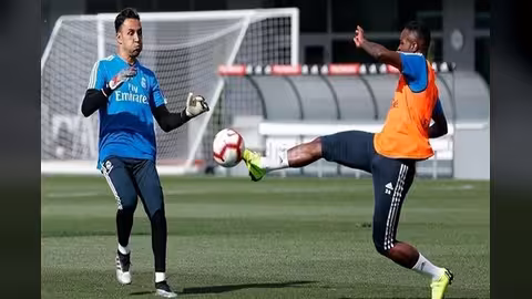 ريال مدريد يستغني عن حارسه نافاس نهاية الموسم