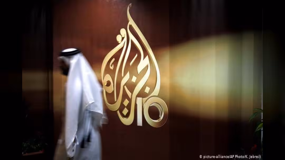 قناة الجزيرة توقف صحفيين بسبب تقرير عن الهولوكوست