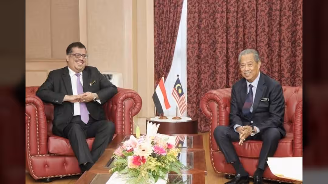 باحميد يبحث مع وزير الداخلية الماليزي أوضاع المقيمين اليمنيين