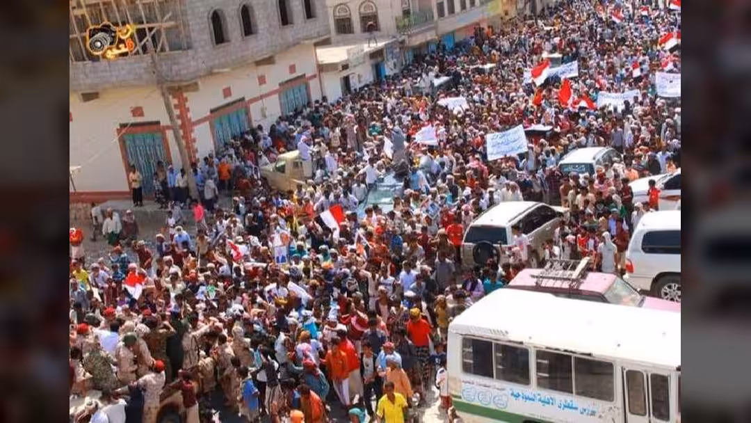 بالفيديو والصور.. تظاهرة حاشدة في سقطرى تهتف بالروح بالدم نفديك يا يمن