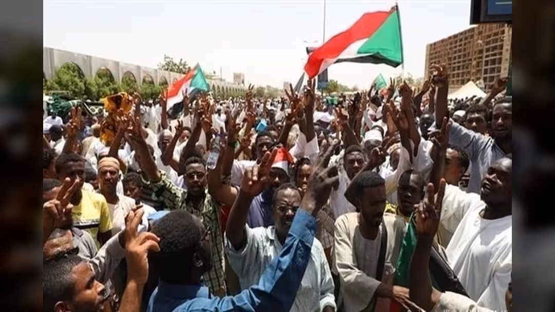 قادة الاحتجاجات في السودان يلغون الدعوة إلى عصيان مدني