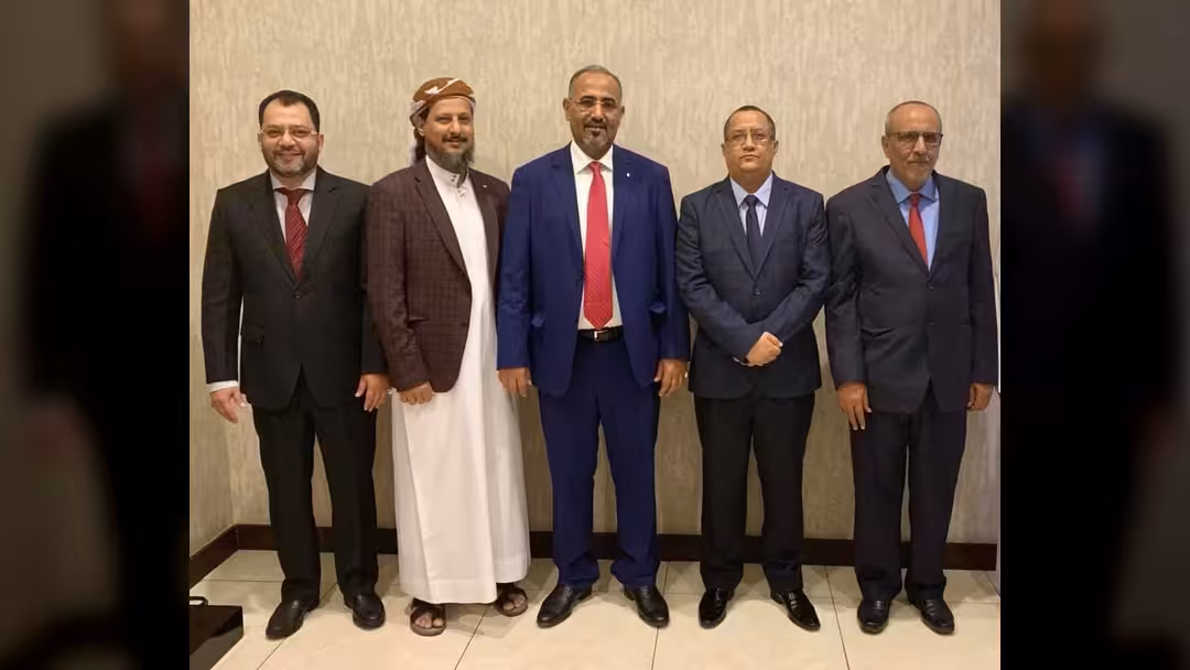 بعد وصول وفد الانتقالي إلى حوار جدة.. الحكومة: لن نشارك قبل الانسحاب
