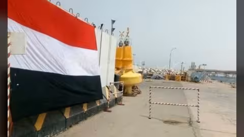 قوات الجيش تدخل بلحاف بعد استسلام معسكرات النخبة في شبوة