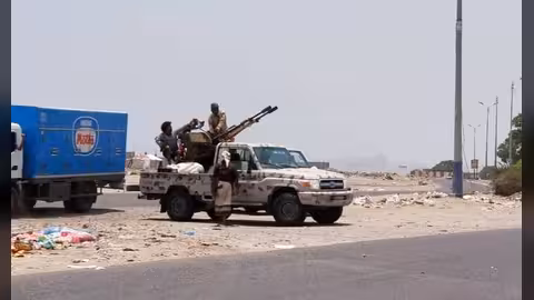الداخلية تقر إجراءات أمنية في عدن ولحج وأبين وتوجه دعوات لقيادات الانتقالي