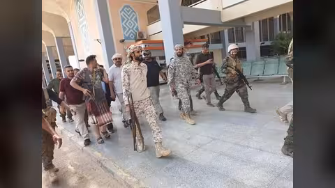 بالصور.. ظهور عيدروس الزبيدي وهاني بن بريك في مطار عدن