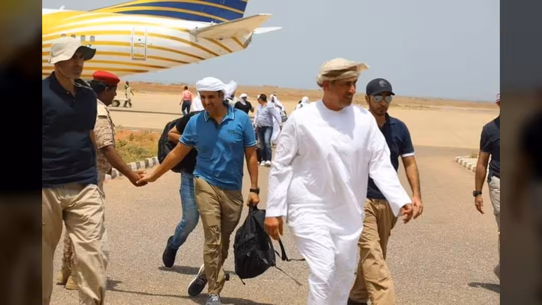 محافظ سقطرى: عناصر الإمارات اقتحمت المطار وقامت بتهريب مطلوبين
