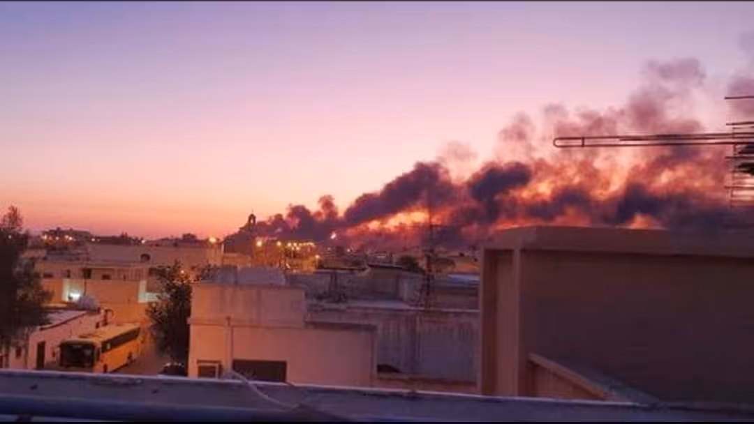 بالفيديو.. السيطرة على حريقين في بقيق وخريص استهدفا بـ10 طائرات مسيرة