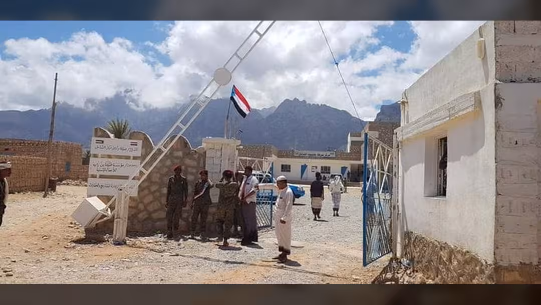 تمرد في سقطرى بعد إقالة مدير الأمن والرحبي يكشف التفاصيل
