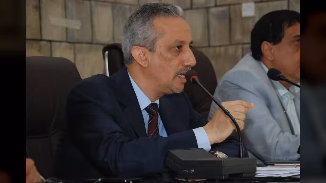 تفاصيل رسالة شوقي هائل بشأن جهود فتح منافذ تعز