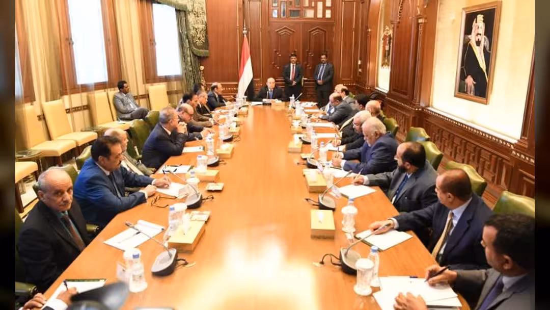 هذا ما خرج به اجتماع الرئيس هادي بمستشاريه حول اتفاق الرياض