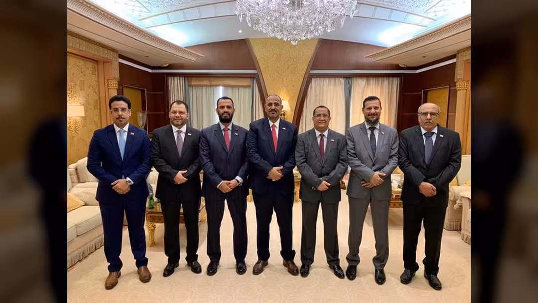 المجلس الانتقالي يعلن تفاصيل ونتائج لقاء الزبيدي مع الرئيس هادي