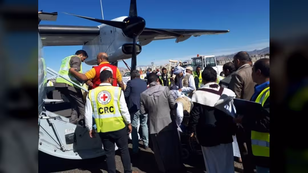 الصليب الاحمر يكشف تفاصيل نقل 128 من الأسرى الحوثيين في السعودية