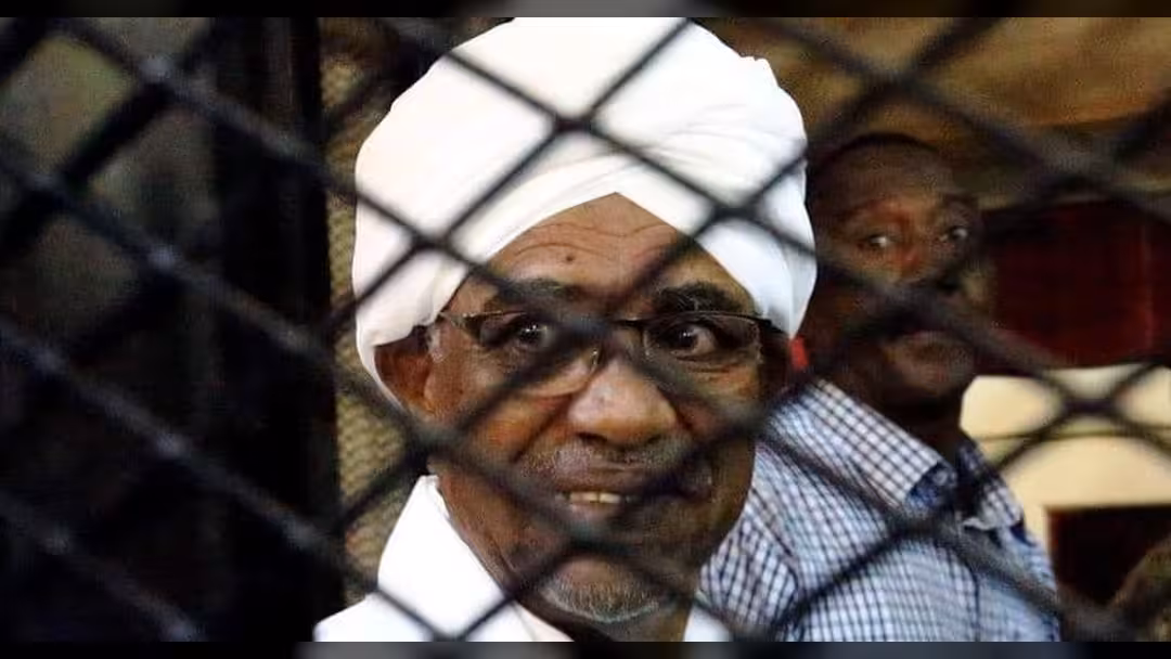 السودان: الحكم بمصادرة أموال البشير والتحفظ عليه لعامين - فيديو