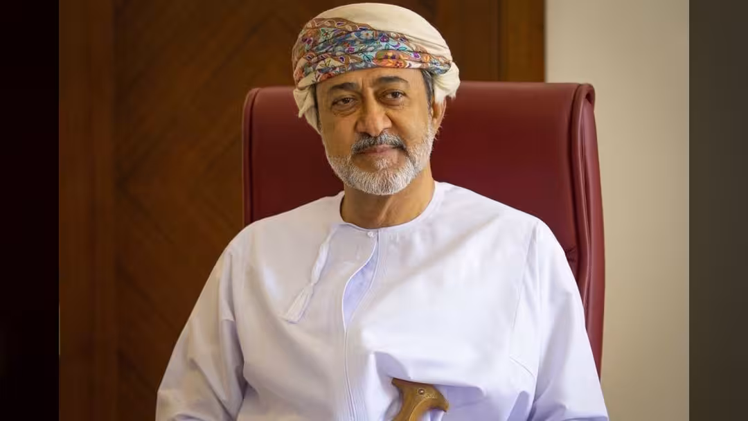 هيثم بن طارق آل سعيد.. سلطان عمان الجديد على خطى قابوس