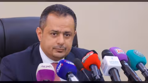رئيس الحكومة يحيي قبائل البيضاء: ندعم بكل الإمكانات العملية العسكرية بالمحافظة
