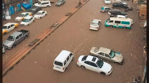 فيديو سيول عقب أمطار غزيرة في صنعاء ومركز الأرصاد يحذر