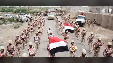 بالفيديو تشييع الصليحي في المخا وطارق صالح: عهداً لليمن بالنصر
