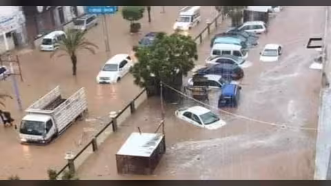 سيول عدن.. الزبيدي يوجه بمساعدة المواطنين وبن بريك: الشرعية تتفرج
