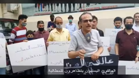 بالفيديو - العالقون اليمنيون في الهند يتظاهرون: بعضنا يموت جوعاً